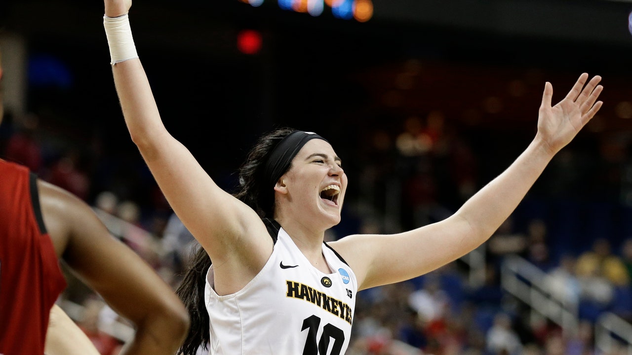 Wings re-sign AP Player of the Year Megan Gustafson